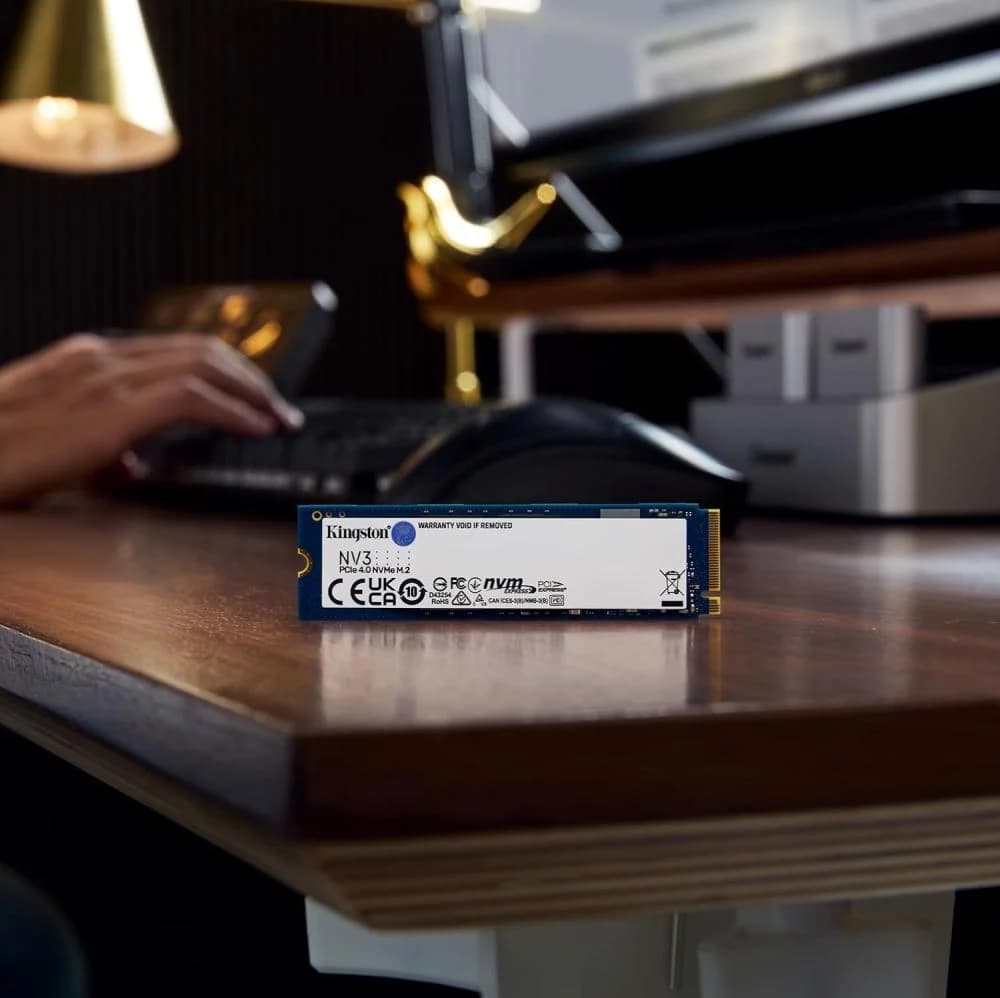 وسيط تخزين داخلي ذو حالة ثابتة NV3 بمنفذ PCIe 4.0 وذاكرة مستديمة من كينغستون، 1 تيرابايت، M.2 22 عرض × 80 ملم طول، موديل SNV3S/1000G